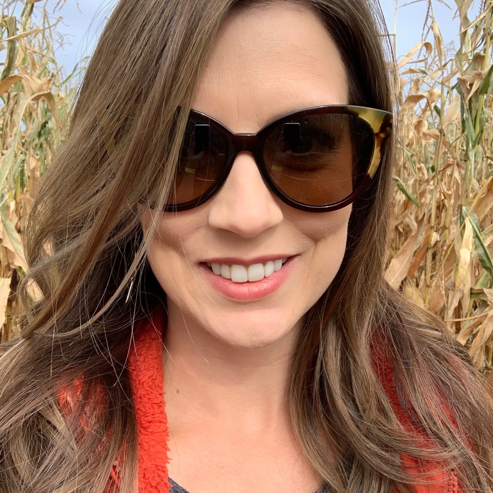 Meet your Posher, Cheri